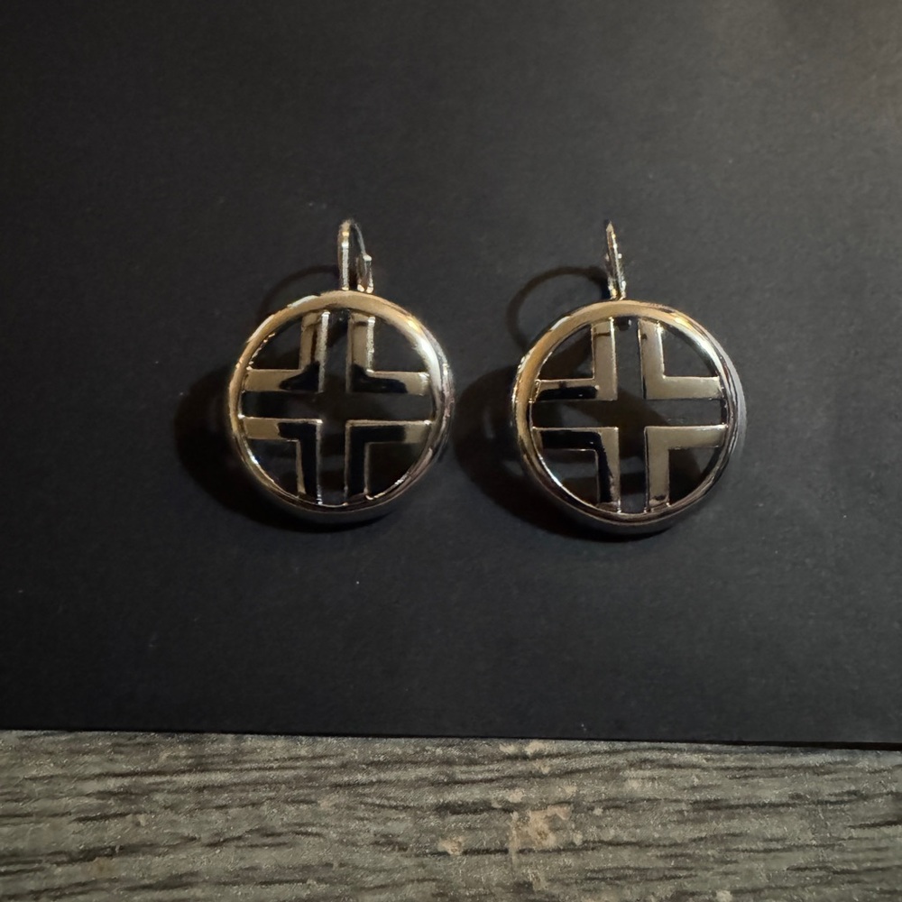 LOUIS DELL’OLIO LEAVER BACK EARRINGS.
